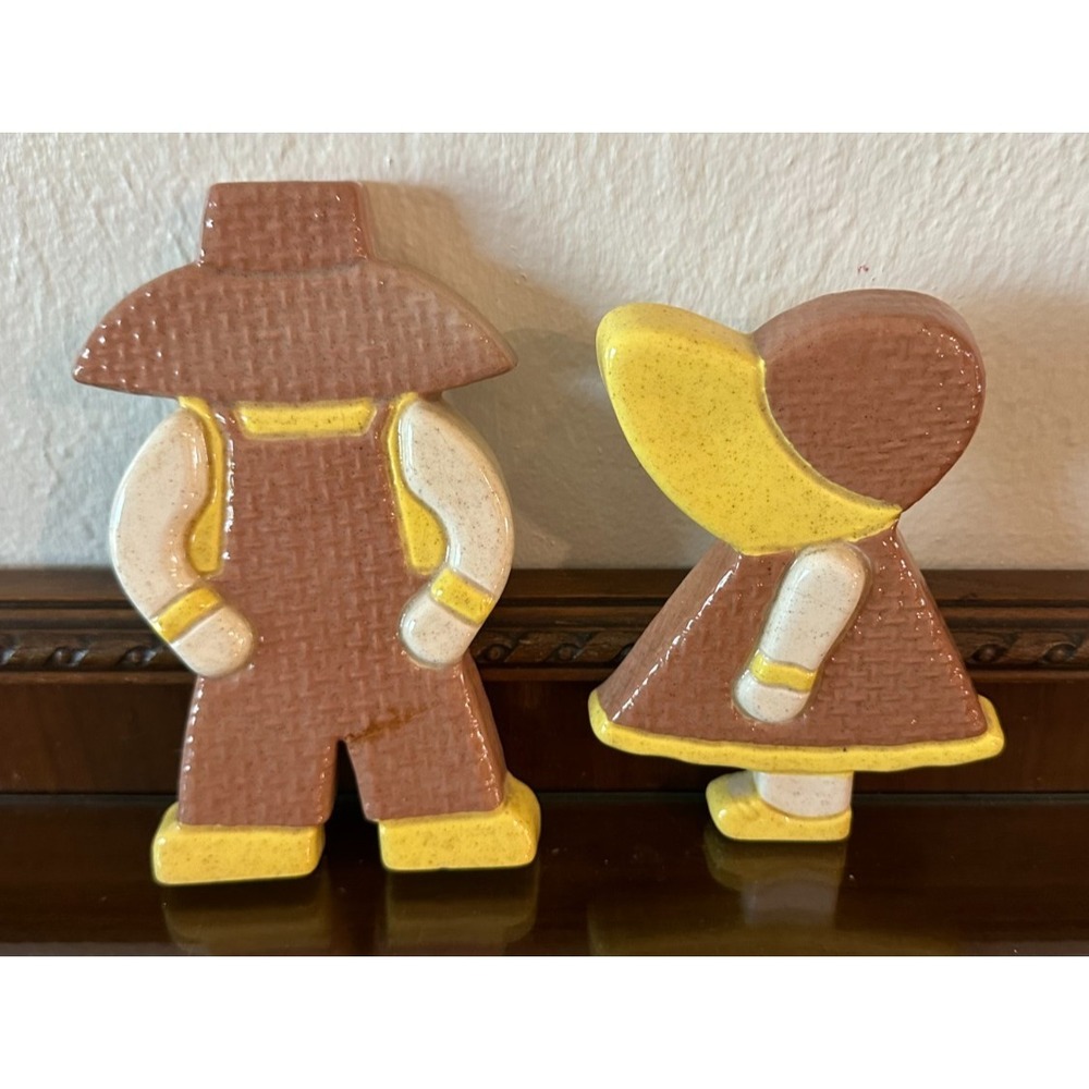 Vintage Ceramic Pilgrim Wall Hanging Set Thanksgiving Decor - Boy & Girl Figure